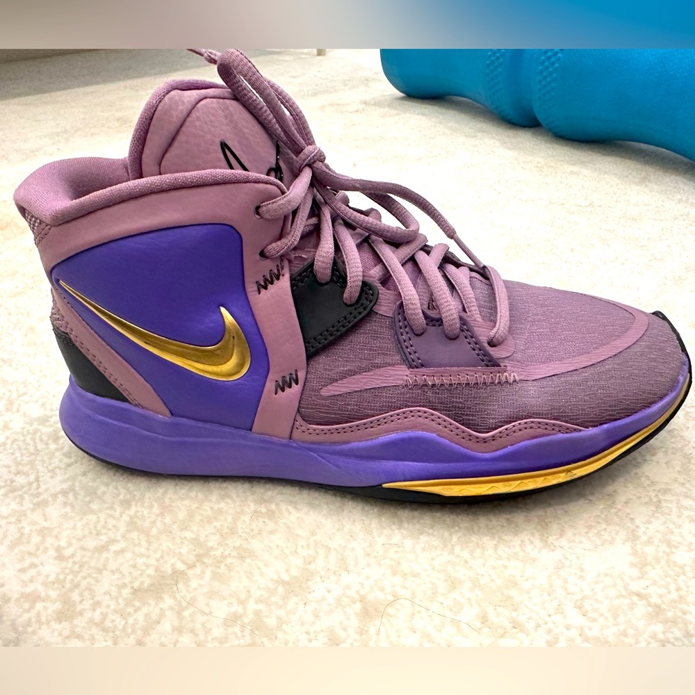 Kyrie Irving youth basketball shoes size 6.5 youth gently used